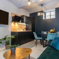 Agram Boutique - Divine beauty