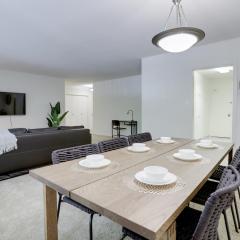 Luxury condo @Crystal City with Amazing Amenities