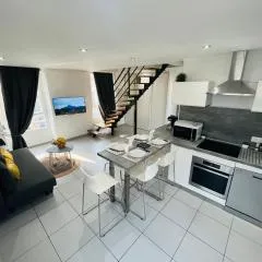 SUPERBE DUPLEX DESIGN NEUF 2 CHAMBRES, CLIMATISE TOUT CONFORT, FACILE D,ACCES STATIONNEMENT GRATUIT