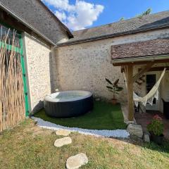 Gîte à la campagne et son jacuzzi privatif