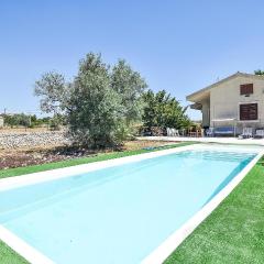 Awesome Home In Modica With 3 Bedrooms, Wifi And Outdoor Swimming Pool
