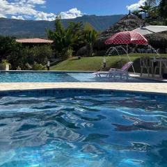 increible casa de campo con piscina y jacuzzi!