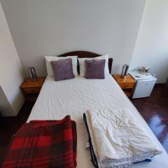 Lisbon room with AC in Penha de Franca, Lisbon