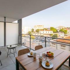 A12 - 1 BDR Centre Train Station 5 min Sea - AC, Parking & Terrace