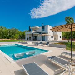 Nice Home In Grubine With Outdoor Swimming Pool, Wifi And 5 Bedrooms
