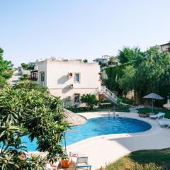 Villa w Pool and Balcony 5 min to Beach in Milas