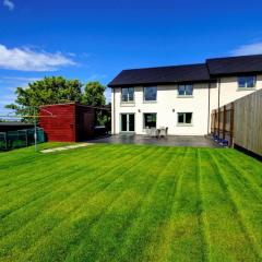 Aurora - Self Catering, Kirkwall, Quiet Location with Luxury Hot Tub