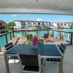 Crystal Waters - Modern Waterfront Villa - King Sized Bed - 235E