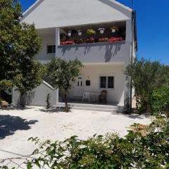 Apartments with parking space Zadar - 21598