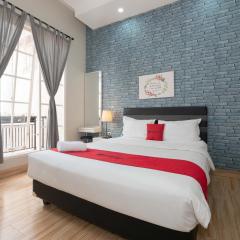 RedDoorz Premium near RS Pondok Indah La Maison