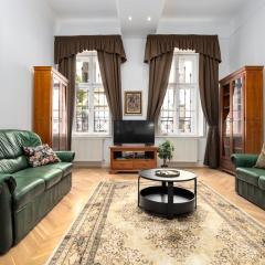 Emerald Suite WITH FREE PARKING