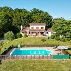 Maison spacieuse avec piscine privée, wifi et parking à Lanouaille - FR-1-616-335