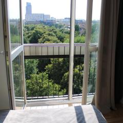 Strict center Warsaw comfortable apartment, 10th-floor with beautiful view on the park and skyscrapers, free WiFi, self check-in/out
