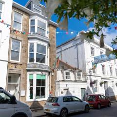 Stunning Central Penzance apartment with sea views