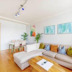 Vibrant and sunny 2 BR apartment in Hyde Park