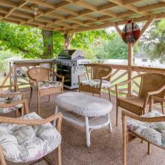 Quaint Warsaw Getaway with Covered Porch and Kayaks!