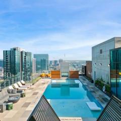 NEW 1BR Scenic Retreat with Rooftop pool on Rainey St