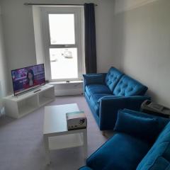 Conveniently located, newly refurbished flat (sleeps 4)