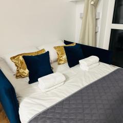 Luxury Iris Apartment