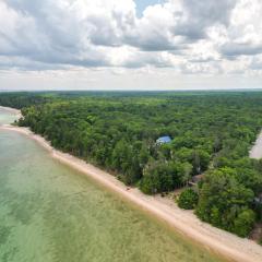 Enchanted Lake Huron Cottage with Beach Access!
