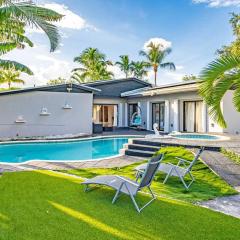 Heated Pool Tropical Backyard 3 Bedrooms, 12 min to the Ocean