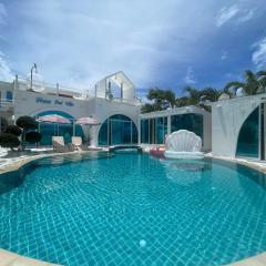 Happy pool villa