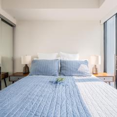 Traveller home in centre Toronto