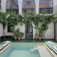 Dar Num, luxury private riad with pool & breakfast - car access in medina