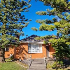 Two Pines, whole home in Tullamarine near airport!