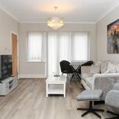 Luxury 5 Star apartments, Parking, Garden, near Metro Stations 10-15mins to London