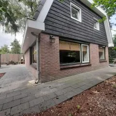 Holiday home with hot tub in Voorthuizen