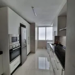 Preciosoy gran apartamento terraza con vistas wifi y climatización