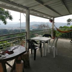 Casa campestre con piscina, barbacoa, kiosco y más