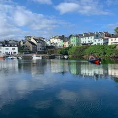 Roundstone Home with a Harbour and Mountain View