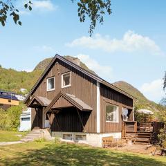 Cozy Home In Rldal With House A Mountain View