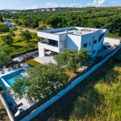 CROWONDER Sun Dance Apartments with Heated Swimming Pool Seaview and Garden