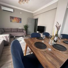 300 meters to Konyaaltı beach 2+1 large and spacious apartment