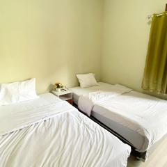 MADINA GUEST HOUSE Syariah near Gembira Loka Zoo Yogyakarta Mitra RedDoorz