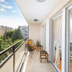 Sunny Aura Beach Apartment - spacious and bright, with parking