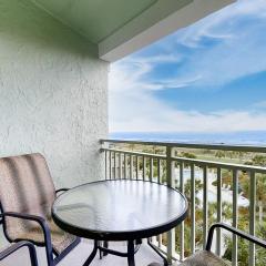 Oceanfront condo with breathtaking views, balcony, AC & outdoor pool