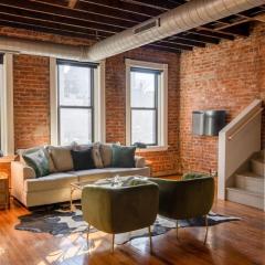 Spacious Retreat w Private Roof Deck Walkable to ALL