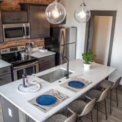 Gorgeous Condo in the Heart of OTR Free Parking