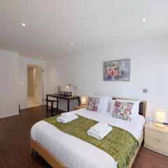 Fully Serviced Two Bed Apartment by ExCeL & O2