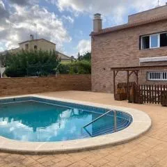 GRANDIOSO CHALET EN CASTELL DE POBLA MONTORNES