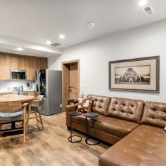 Lion Square Lodge South 255