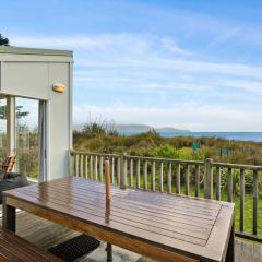 Olde Beach Pearl - Waikanae Beach Holiday Home