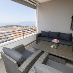 Apartment Cosmopolitan , Sea View, and free garage parking