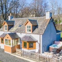 Gardener’s Cottage with Hot Tub