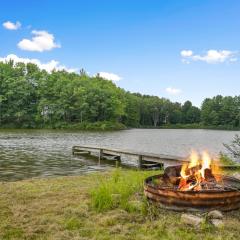 LAKEFRONT PARADISE 4 bedroom Home w direct lake access, Pets OK