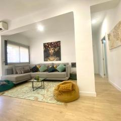 Barcelona Chic Apartments- Free Parking - 10 min BCN center by metro